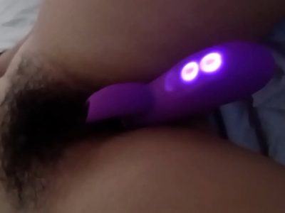 Em người yêu mới mua được sextoy phát sáng và cái kết